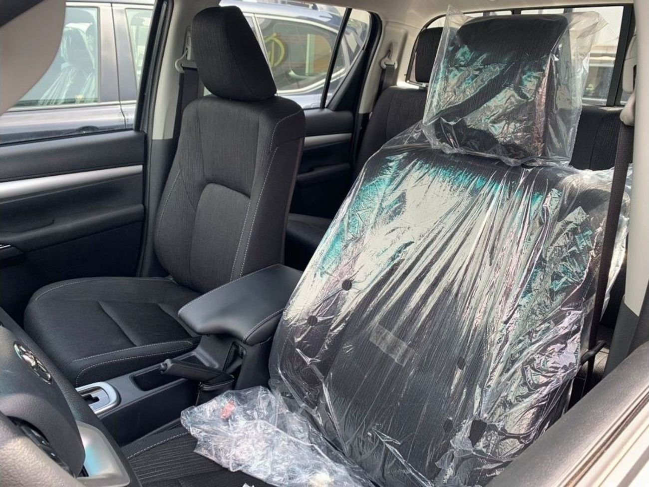 تويوتا هيلوكس TOYOTA HILUX 2.4L V4 4X4 AT FULL OPTION WITH PUSH START