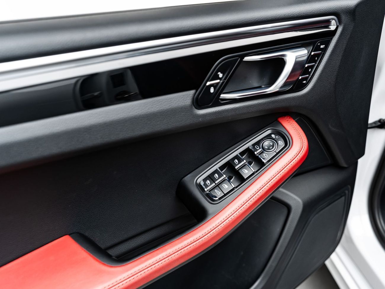 Porsche Macan Std 2.0L (260 HP) 2018 Porsche Macan, 1 Year Blackline Warranty, Full Service History, GCC