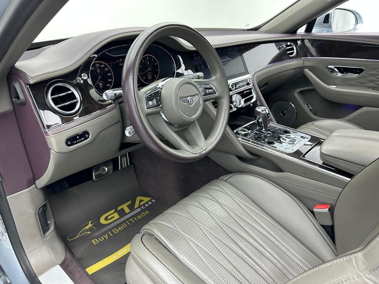 Bentley Flying Spur V8 2021 Bentley Flying Spur V8, 1 Year Unlimited Km Warranty, Full Service History, Rotating Display