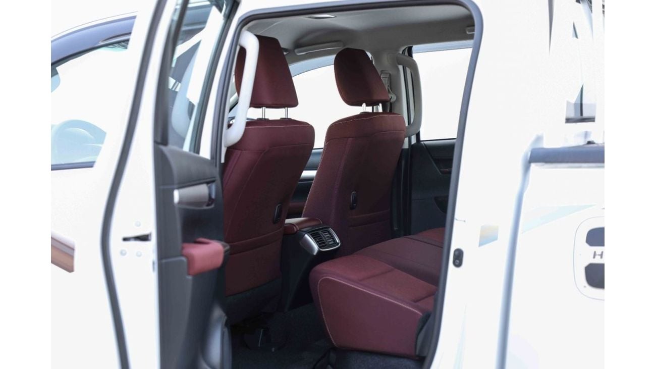 تويوتا هيلوكس 2024 تويوتا هايلكس 4x4 DC 2.7 HI - أبيض بلاتيني لؤلؤي مع كستنائي | تصدير فقط