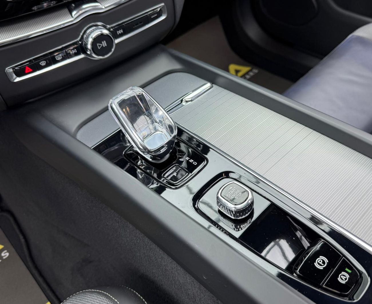 فولفو XC 60 2.0T B5 MHEV R Design (AWD) 2023 Volvo XC60 B5 Dark Edition, Warranty Till 31-05-2026, Service Inclu