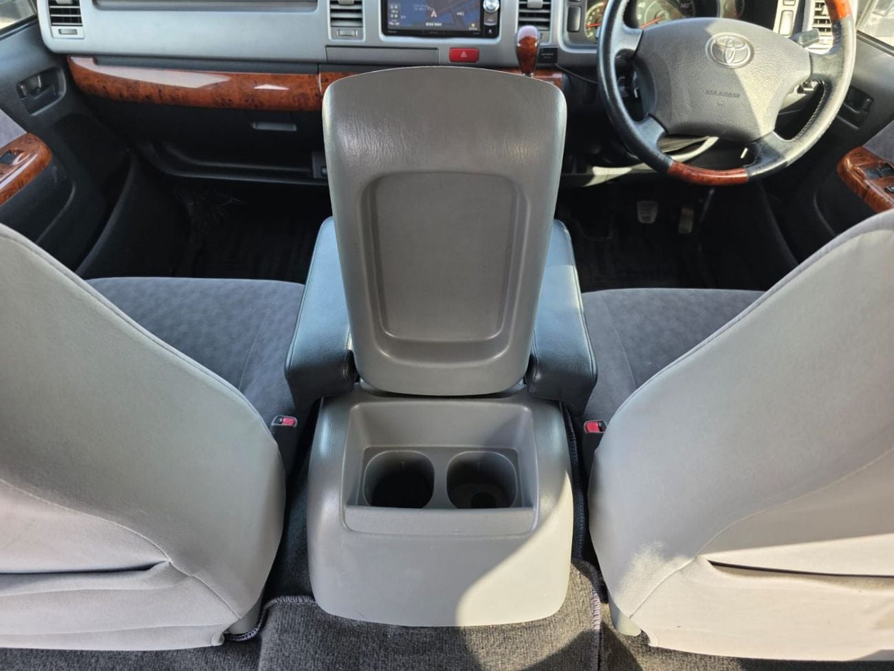 Toyota Hiace TOYOTA HIACE VAN RHD 2006 MODEL 2.0 L PETROL AUTOMATIC(PM36387)