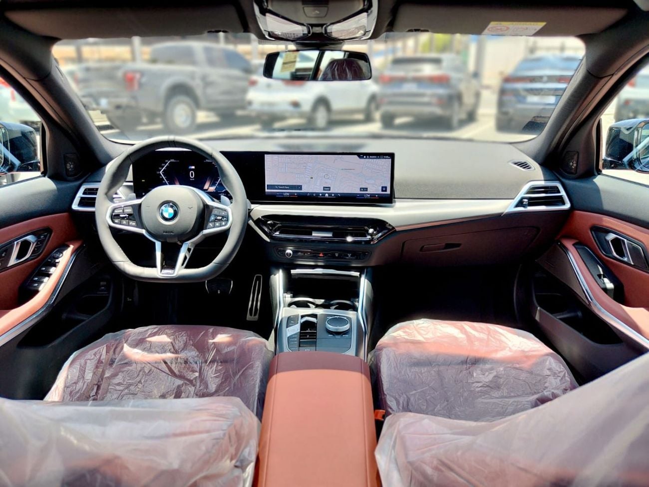 بي أم دبليو 318i LUXURY M SPORT PACKAGE LUXURY M SPORT PACKAGE