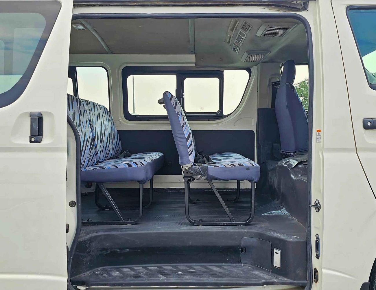 Toyota Hiace /2.7L STANDARD ROOF/ PASSENGER VAN/ PETROL MANUAL/ EXPORT ONLY/ LOT#27416