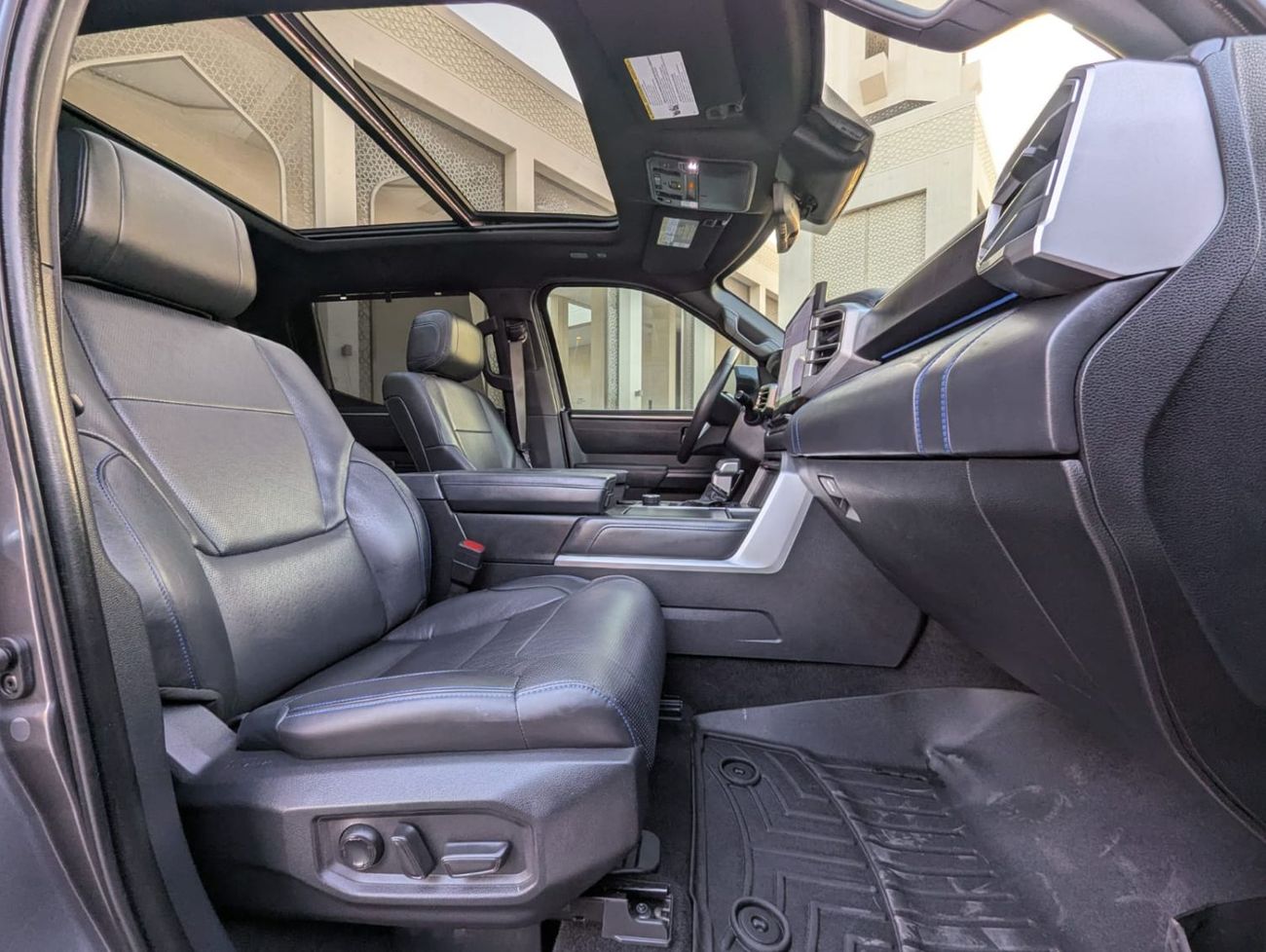 Toyota Tundra Toyota tundra 2023 LHD grey colour