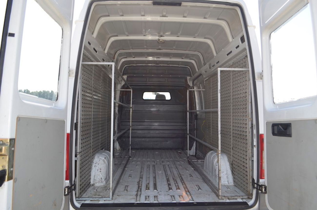 Mercedes-Benz Sprinter DELIVERY VAN GCC SPECS