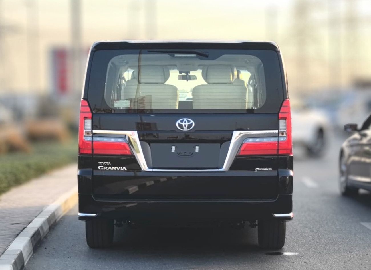 Toyota Granvia 3.5L Premium