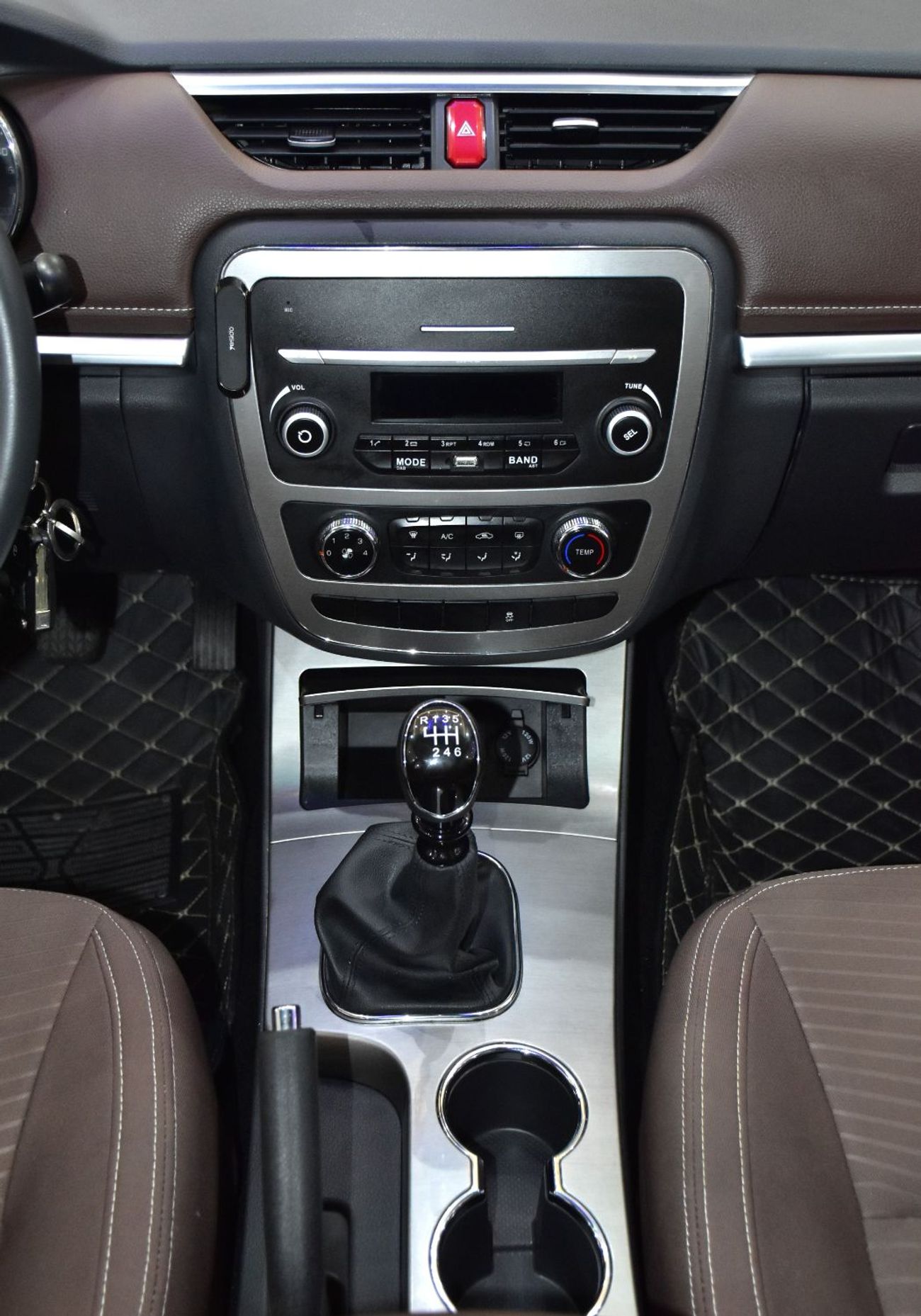 جاك T8 EXCELLENT DEAL for our JAC T8 2.0T ( 2024 Model ) in White Color GCC Specs