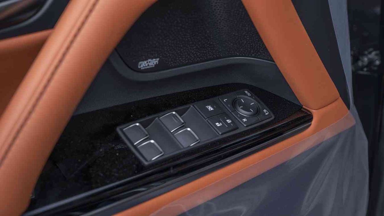 لكزس LX 600 VIP ECTAV0003 - لكزس LX600 VIP موديل 2026 - محرك بنزين 3.5 لتر، ناقل حركة أوتوماتيكي - لون أسود مع مقصور