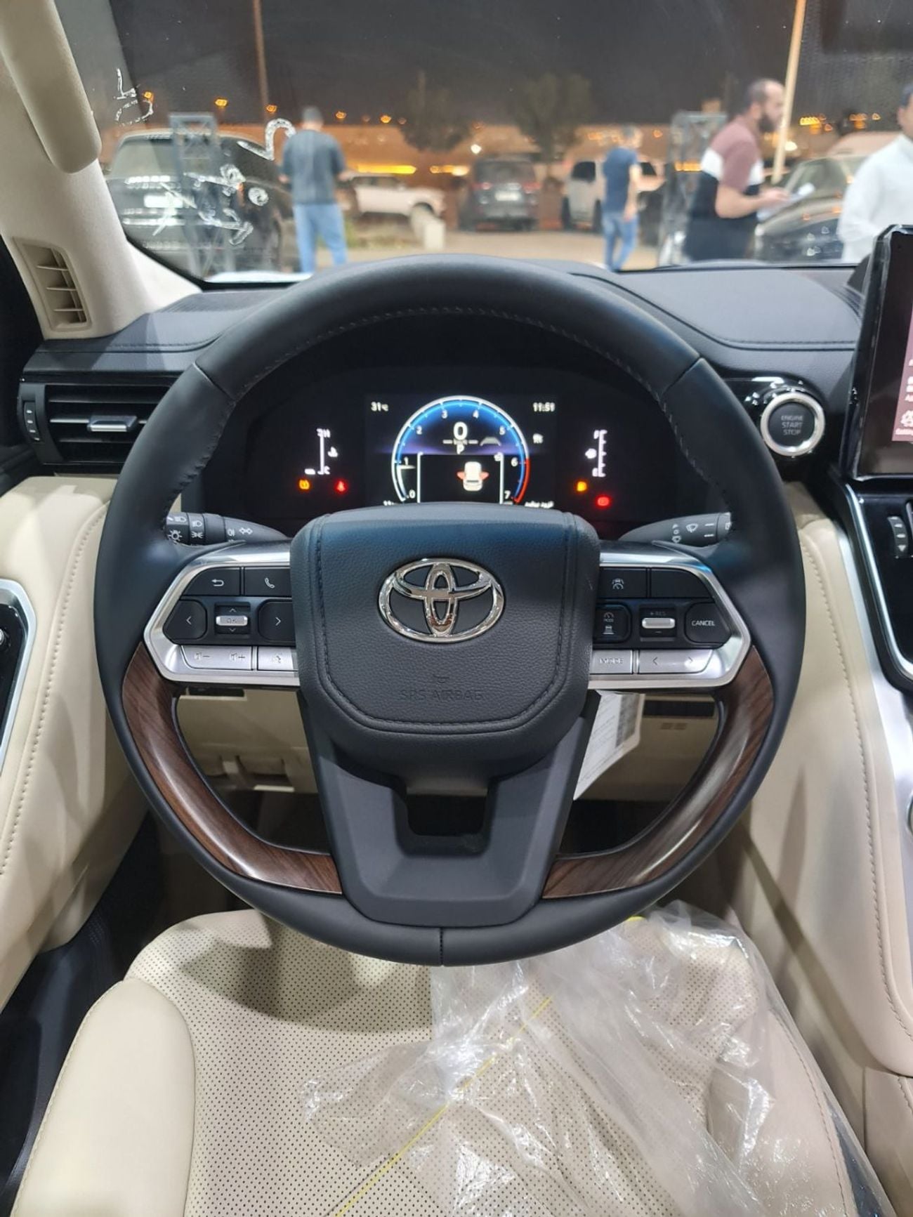 تويوتا لاند كروزر 4.0L AT Petrol Full Option GXR