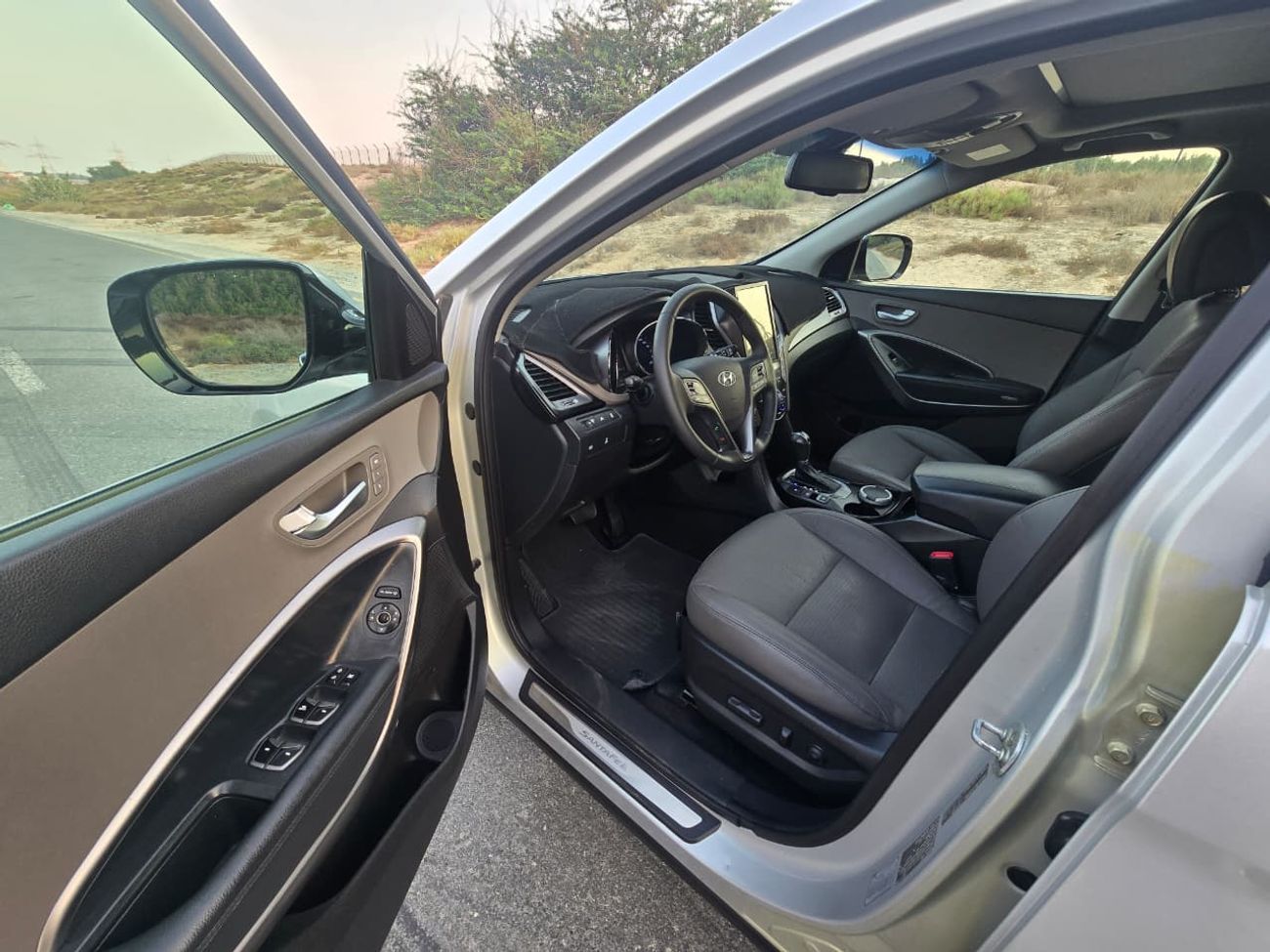 Hyundai Grand Santa Fe GLS Top 3.3L HYUNDAI SANTA FE GRAND 2014 GCC V6 // FULL OPITION // GOOD CONDITION // 7 SEATS