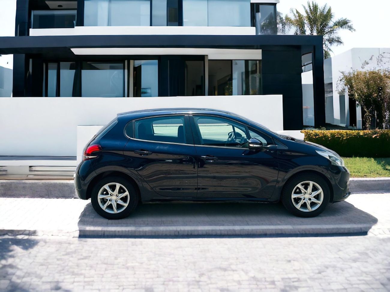 Peugeot 208 Active Plus AED 420 PM | PEUGEOT 208 2019 | GCC SPECS | 5 DOOR HATCHBACK | MINT CONDITION