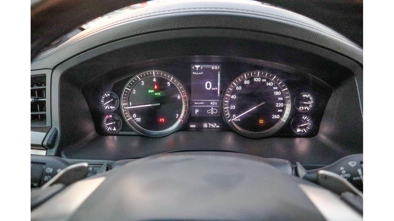 لكزس LX 570 سيجناتشر