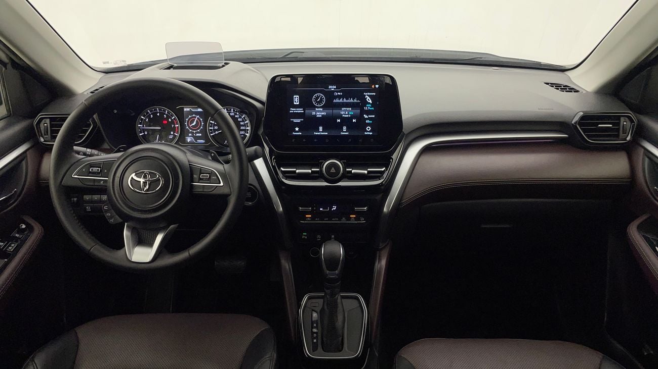 تويوتا أوربان كروزر GLX 1.5 | بدون دفعة مقدمة | اختبار القيادة في المنزل