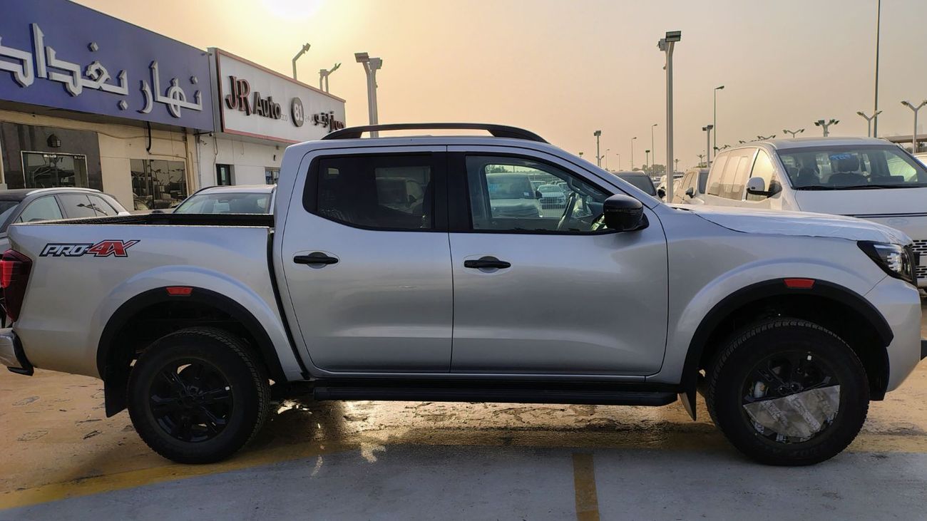 نيسان نافارا Std 2.5L RWD M/T