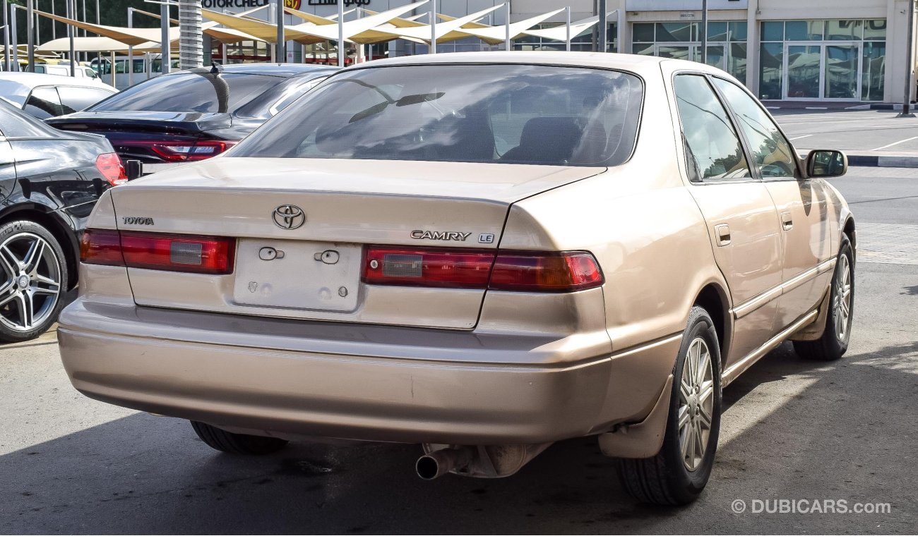 Toyota Camry LE