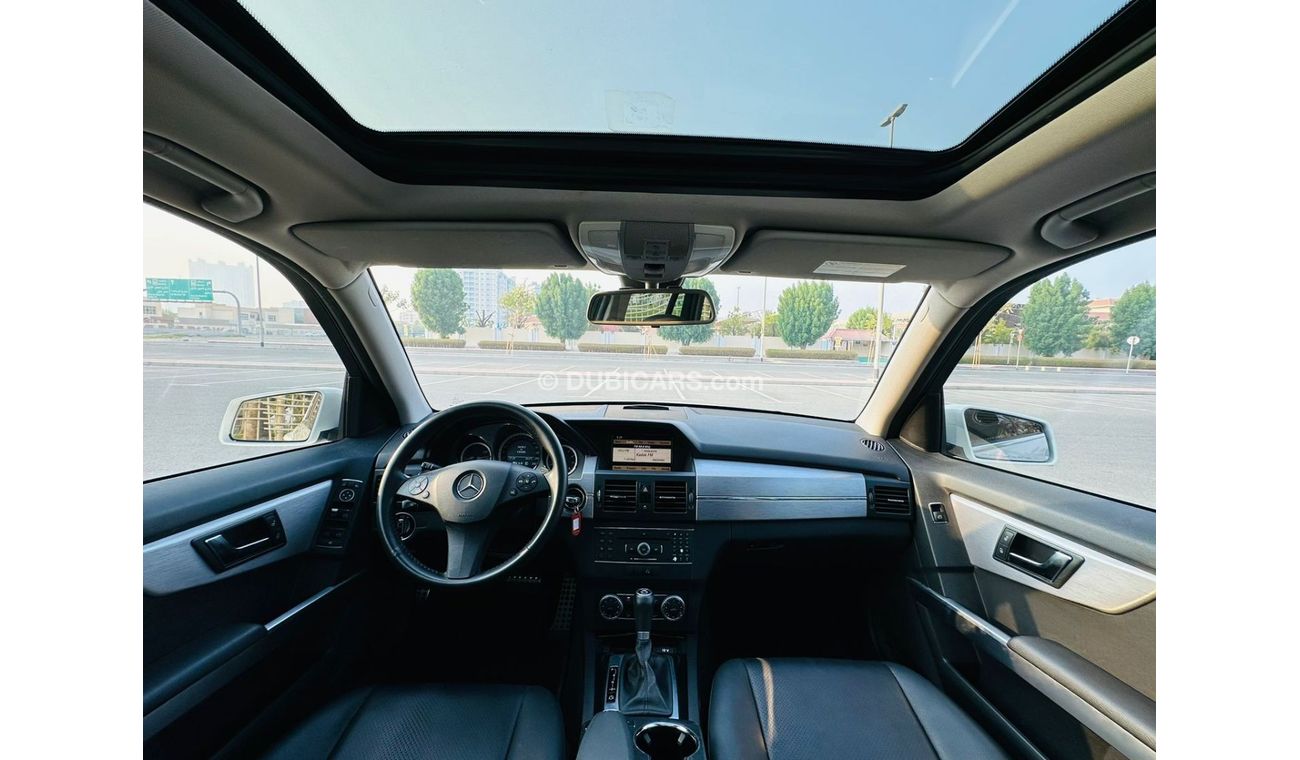 مرسيدس بنز GLK 350 MERCEDES BENZ GLK 350 3.5L V6 AMG || ORIGINAL PAINT || 4MATIC || GCC || FULL SERVICE HISTORY