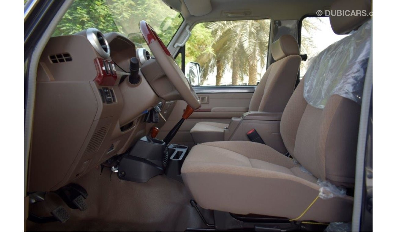 Toyota Land Cruiser 71 Hardtop Short Wheel Base Xtreme V6 4.0l Petrol 5 Seat Manual Transmission