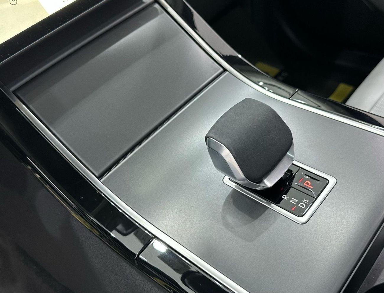 Land Rover Range Rover Velar Dynamic SE P250 2.0L 2025 Range Rover Velar P250 Dynamic SE, Range Rover Warranty + Service Pack, Ve