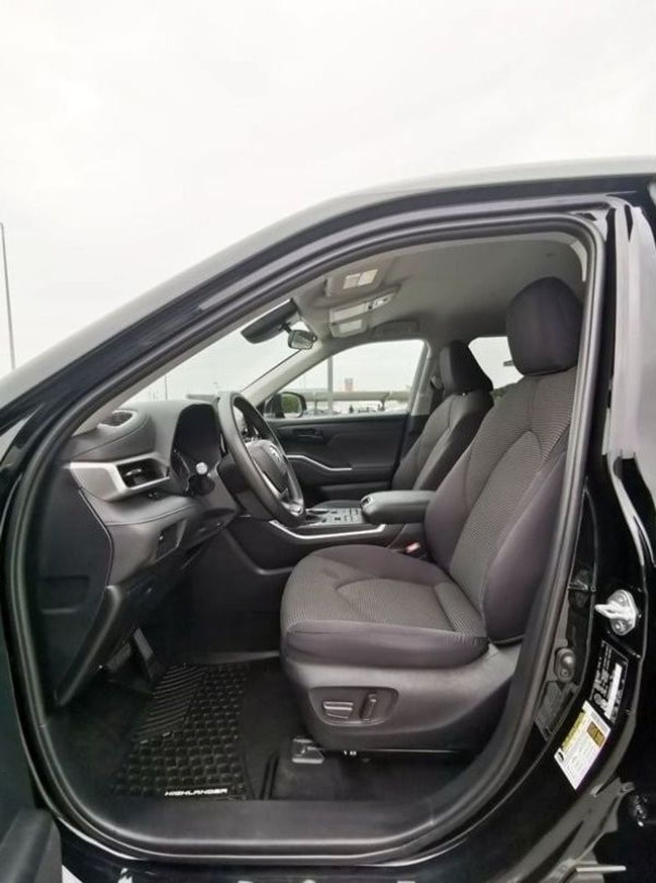 Toyota Highlander Toyota Highlander LE - 2022 - Black