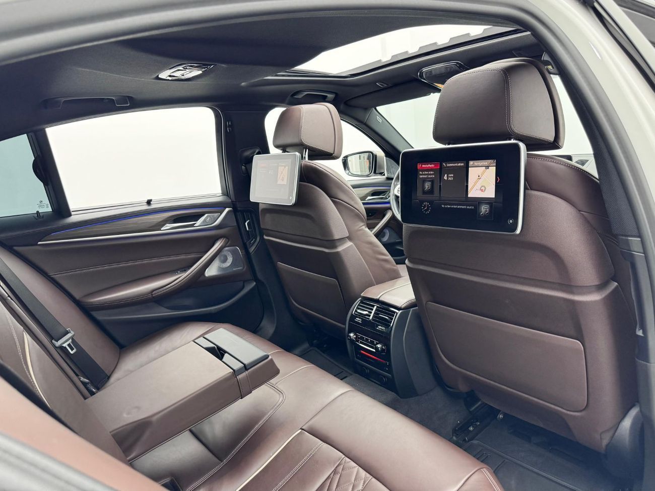 BMW M550i Std 4.4L 2018 BMW 550i xDrive M-Sport, Oct 2027 BMW Service Contract, BMW Service History, GCC