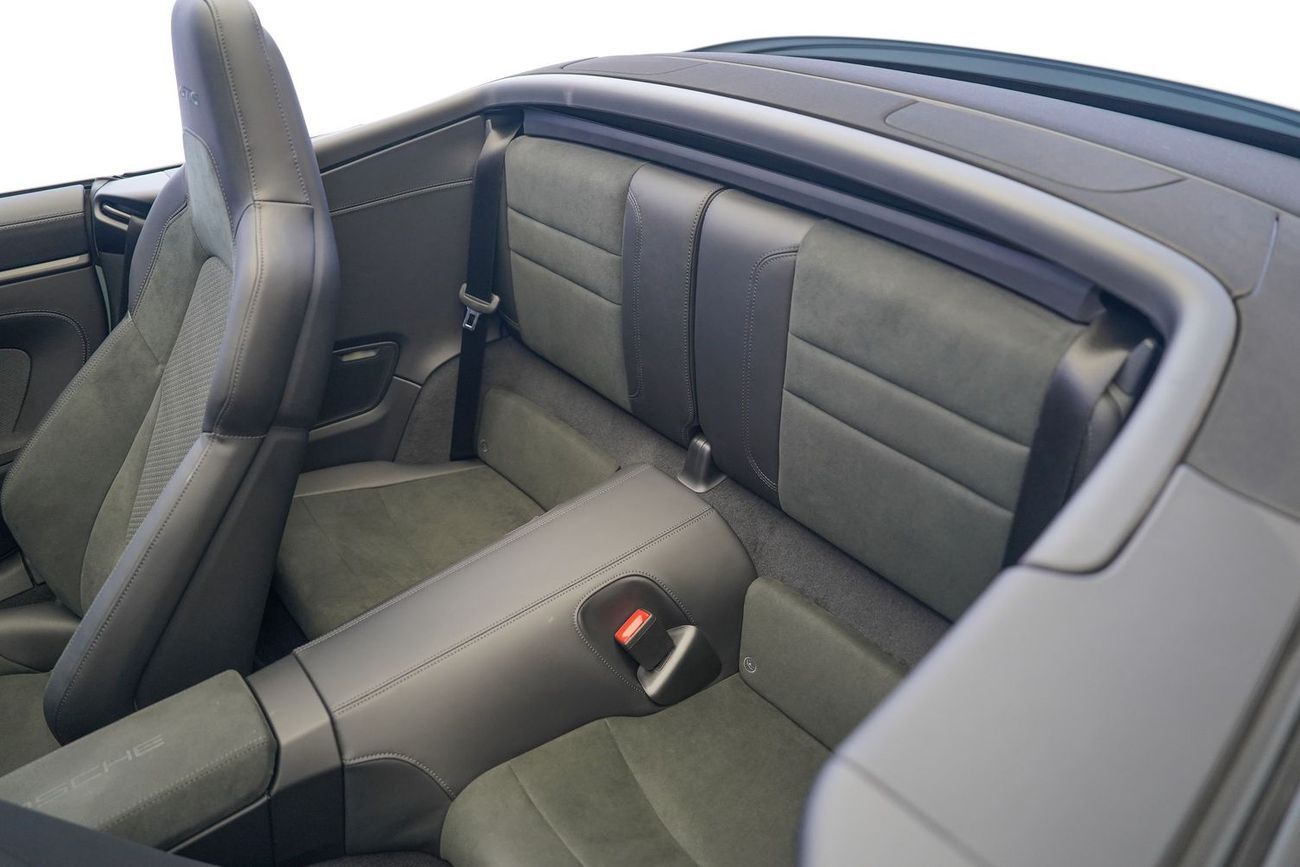 Porsche 911 CARRERA GTS CABRIOLET T-HYBRID