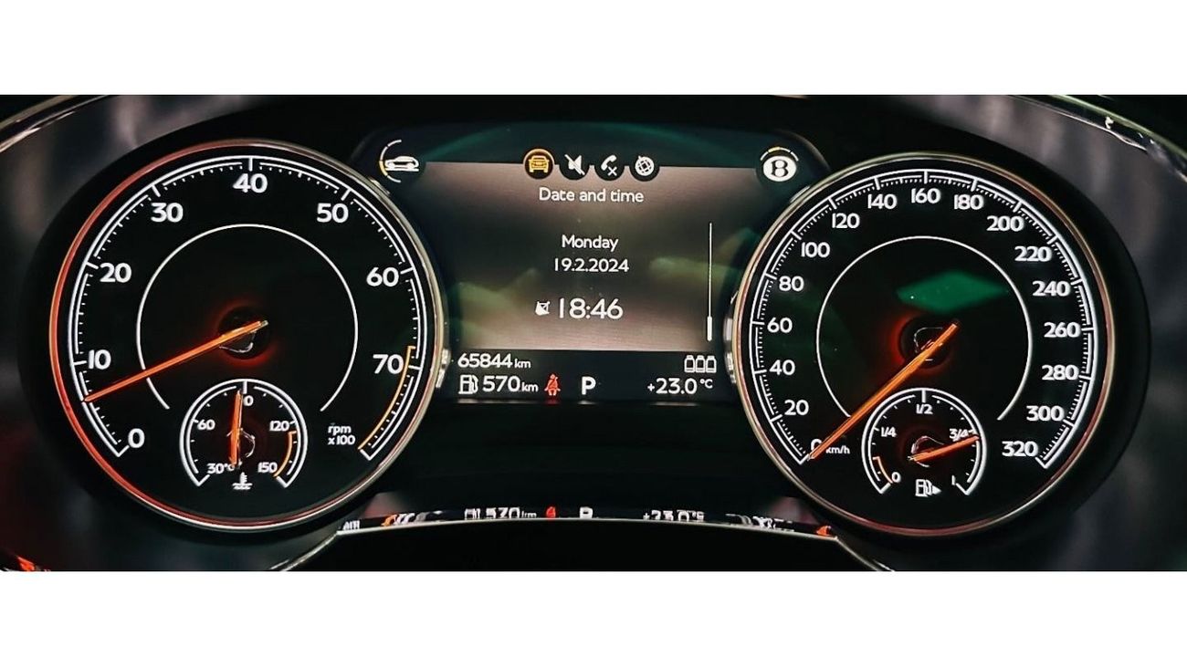 Bentley Bentayga V8 GCC .. Warranty .. Service .. Perfect Condition