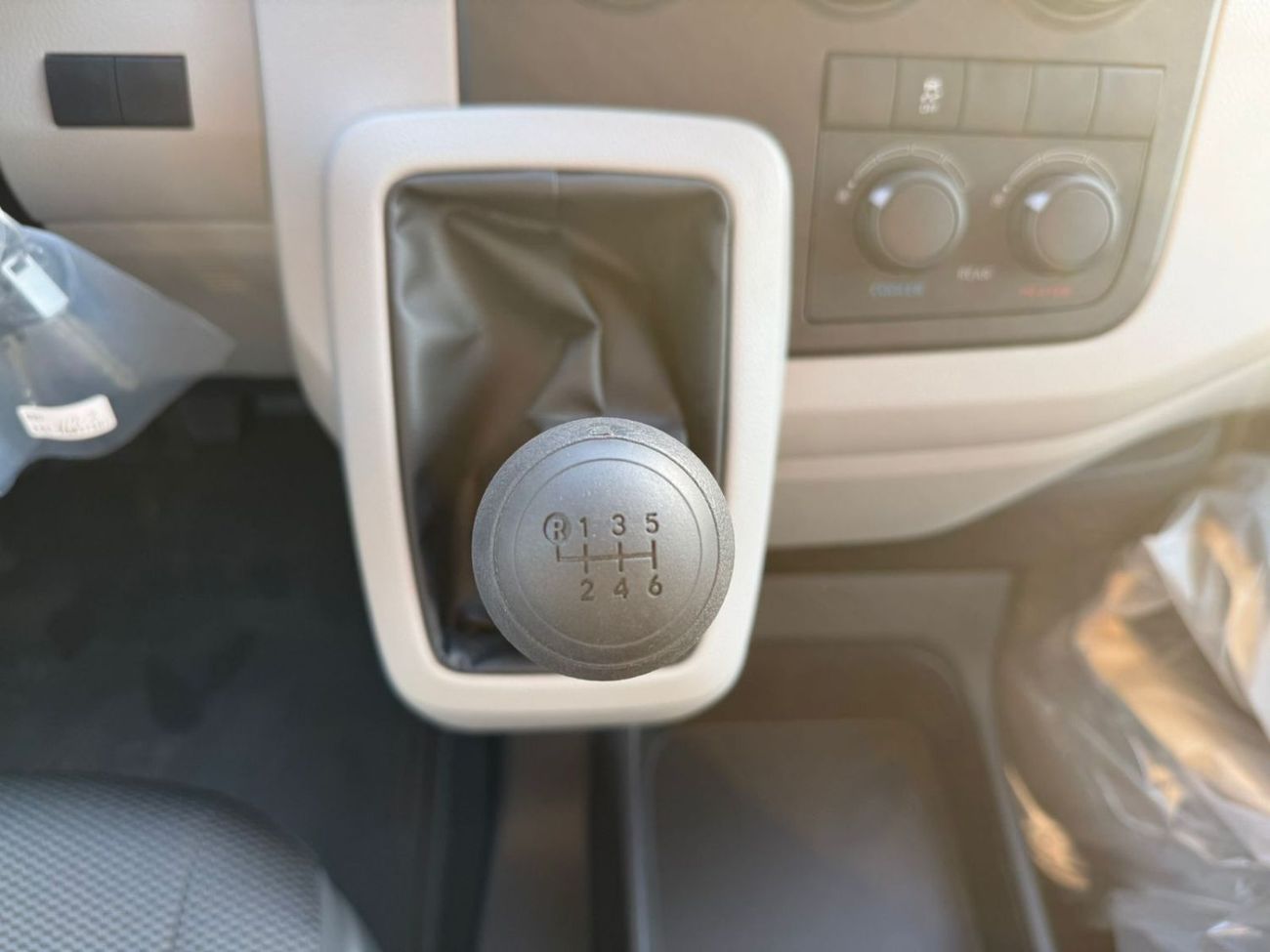 تويوتا هاياس TOYOTA HIACE OMANI 13 SEATS , 3.5L PETROL V6 , M/T HIGH ROOF 2026 MODEL