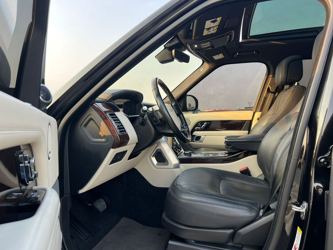 لاند روفر رينج روفر 2020 Land Rover - Range Rover Vogue HSE - 3.0L V6 Full Option Very Well Maintained -