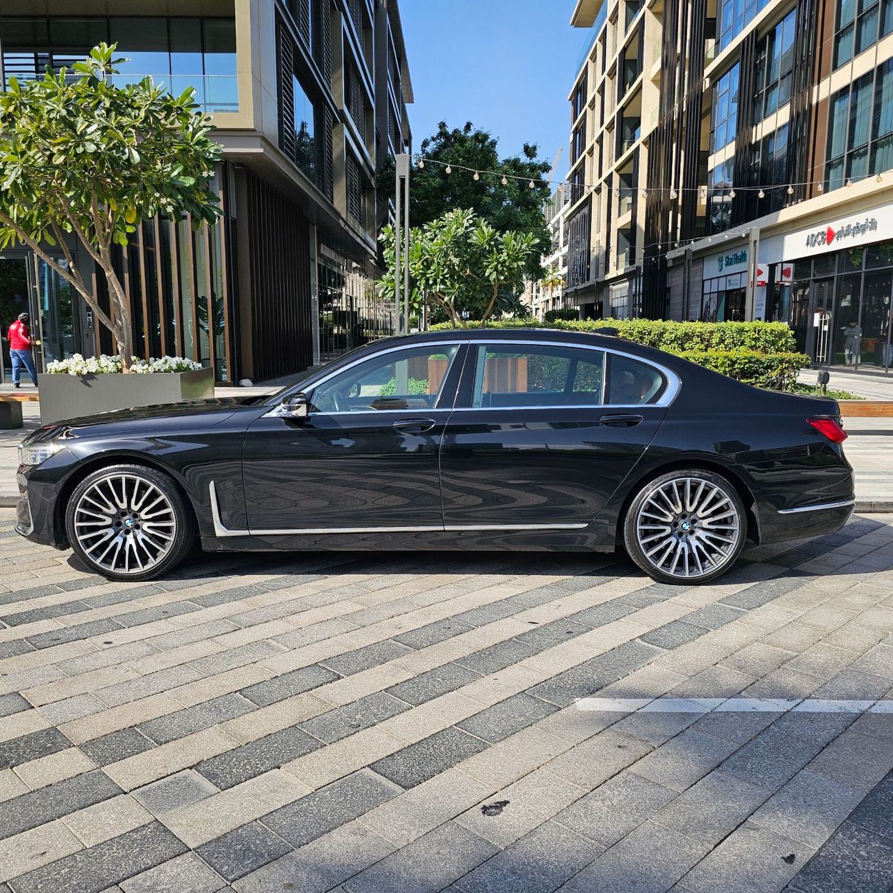 بي أم دبليو 750Li xDrive 4.4L (530 HP)