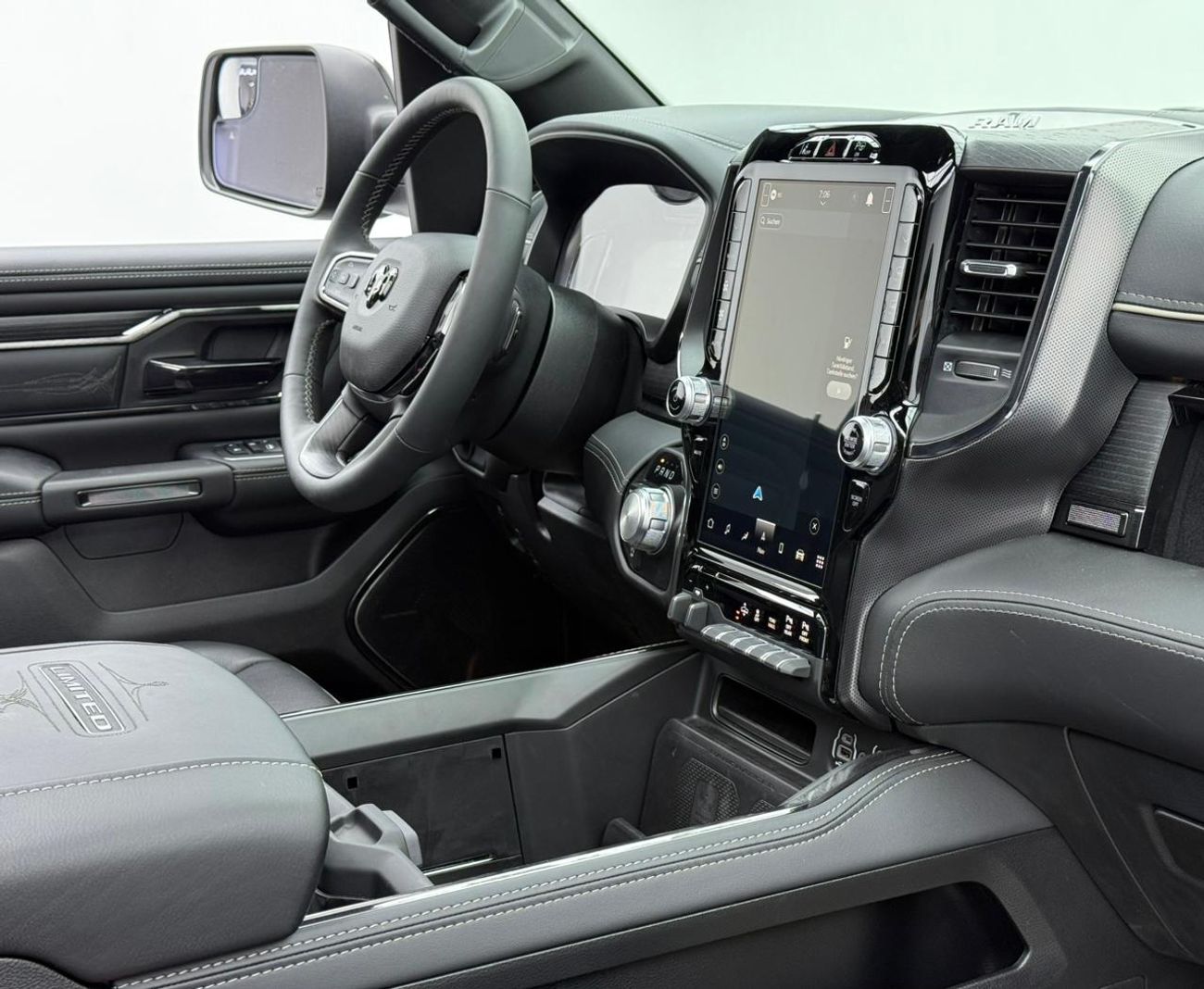 RAM 1500 Limited Crew Cab 5.7L 2024 Dodge RAM Limited 4x4, 1 Year Unlimited Km Warranty, Excellent Condition