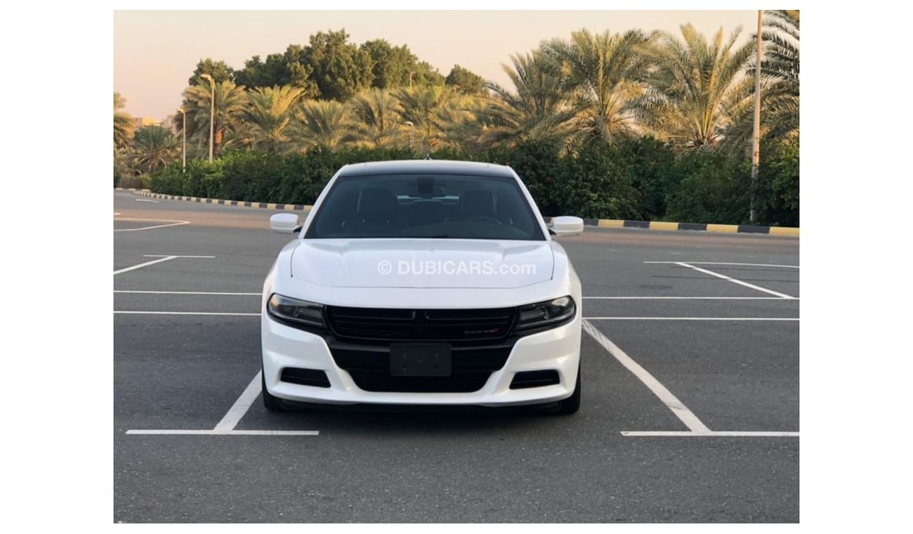 دودج تشارجر R/T رود تراك موديل 2016 السياره حاله ممتازه من الداخل والخارج كراسي جلد ومثبت سرعه وتحكم كهربي كامل 