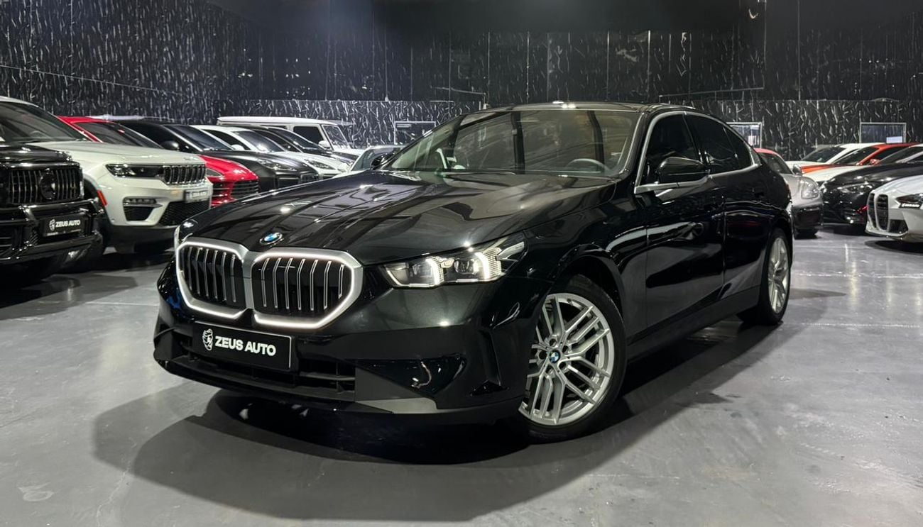 بي أم دبليو 520i 2.0 L | GCC | Low Mileage | RWD