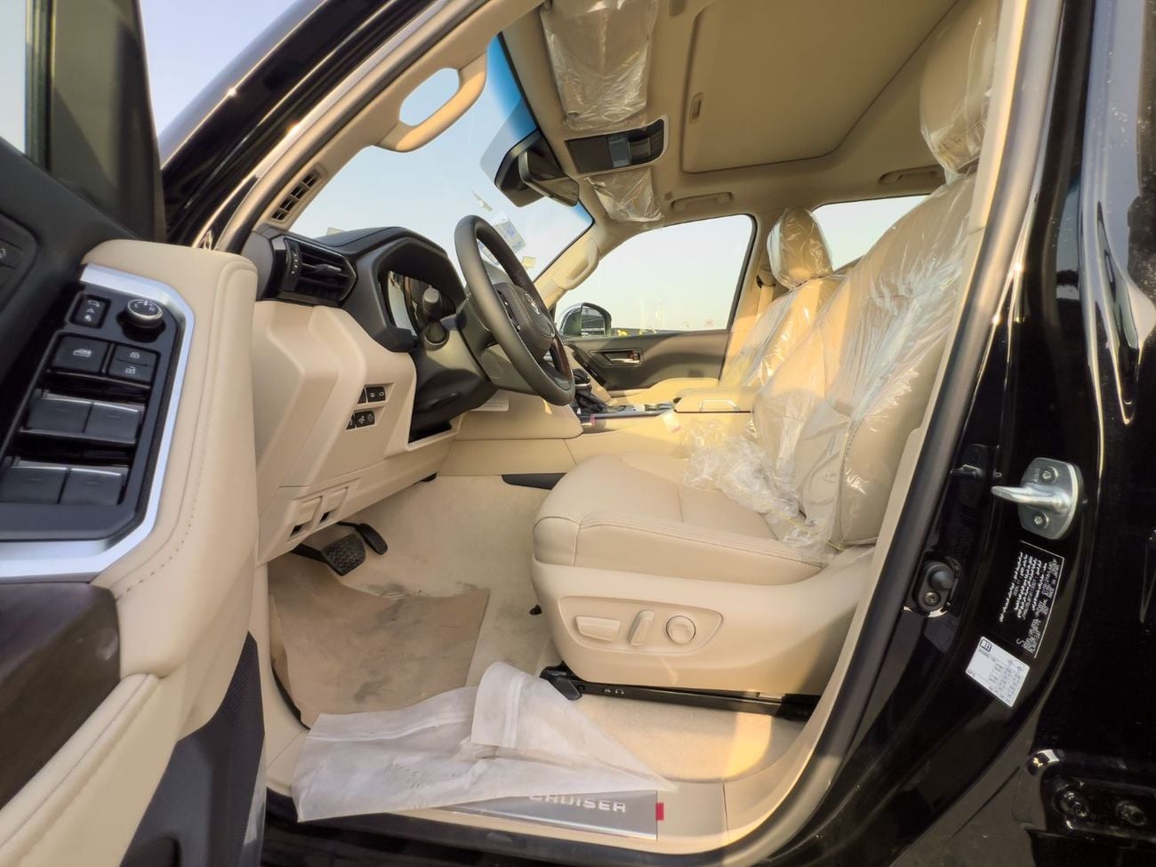 تويوتا لاند كروزر EXPORT ONLY - 2026 LC300 VX 4.0L (Highest Spec - Oman)