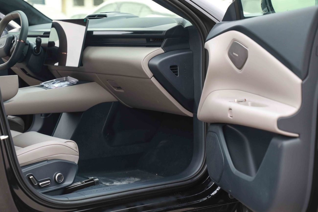 Lynk & Co Z10 2024 LYNK & CO Z10 MAX - GREY inside BROWN | Export Price