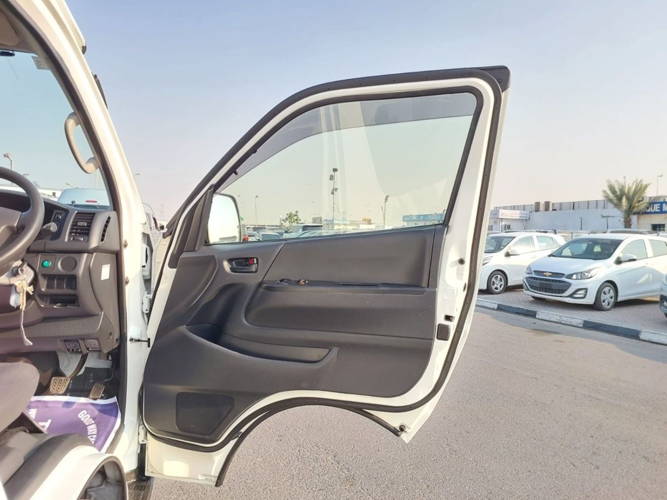 Toyota Hiace TOYOTA HIACE COMMUTER VAN RHD 2015 MODEL 2.7 L PETROL AUTOMATIC(PM54137)