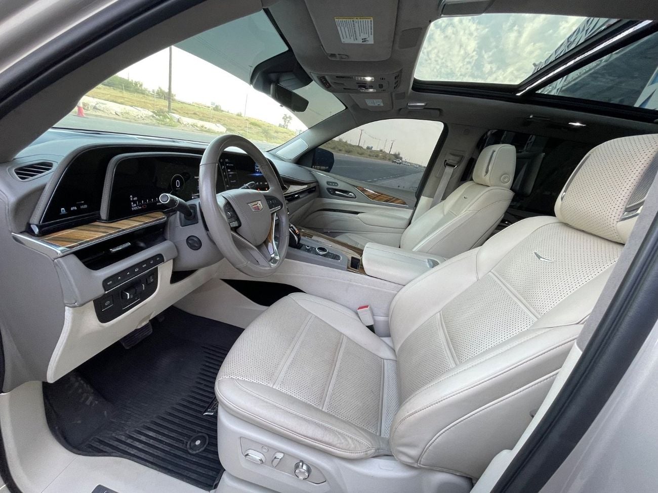 Cadillac Escalade Premium Luxury Platinum 6.2L 4WD MASSAGING SEATS / PREMIUM SOUND SYSTEM / HEAD UP DISPLAY / 360 CAME