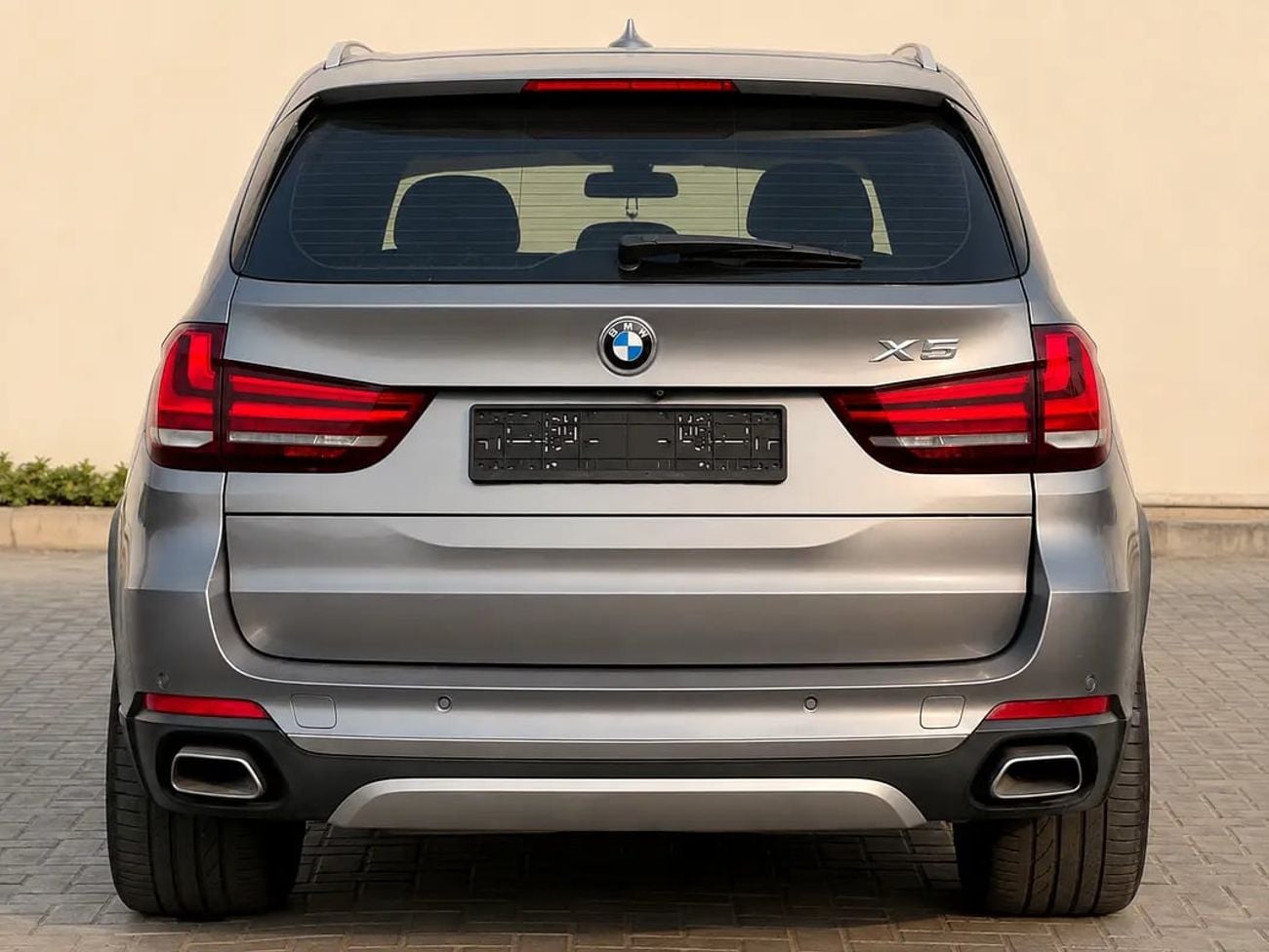 بي أم دبليو X5 1,338 P.M | xDrive35i Exclusive | GCC Specs | 3.0L V6