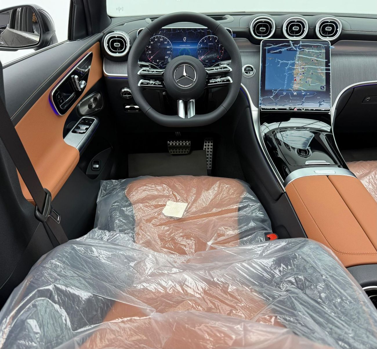 Mercedes-Benz GLC 200 4Matic *Brand New* 2025 Mercedes Benz GLC 200 AMG 4MATIC Premium Plus, 5 Year Mercedes Warranty, GCC