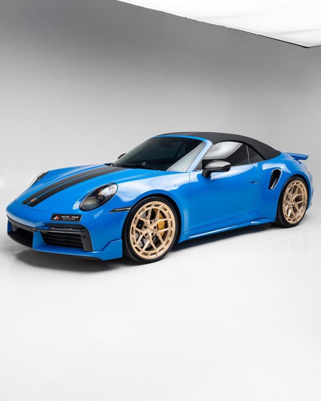 بورش 911 Turbo S 3.8L (645 HP) Convertible