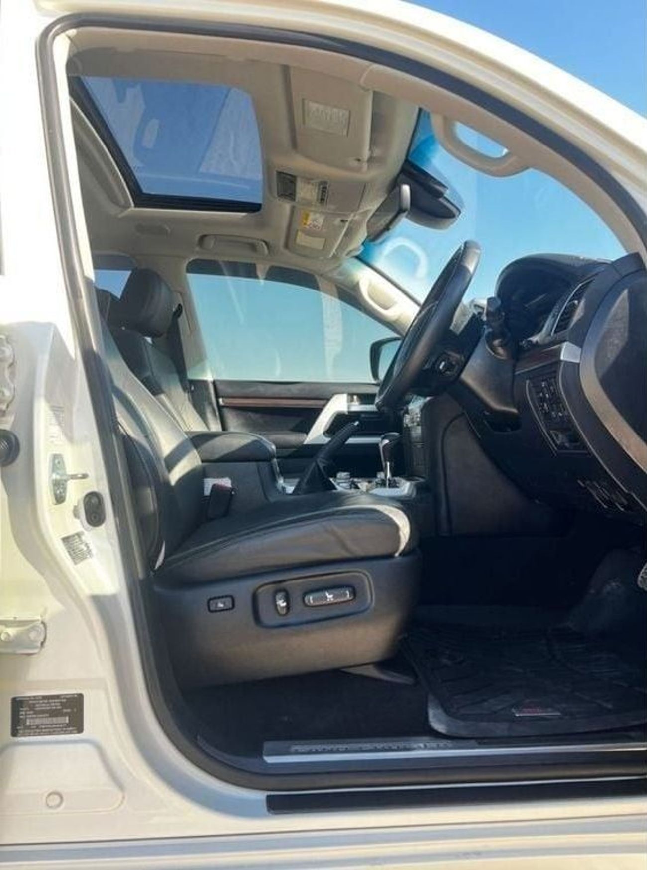 تويوتا لاند كروزر Diesel 4.5 Liter Right Hand Drive SAHARA Sunroof Cool Box Leather Power Seats