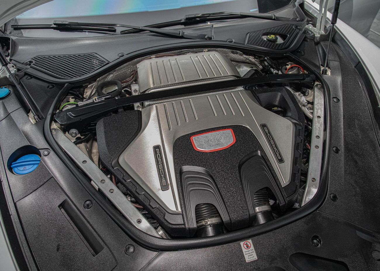 Porsche Panamera Turbo Sport Turismo 4.0L AWD Sport Turismo • 550 BHP • Warranty + Service Contract Available • GCC