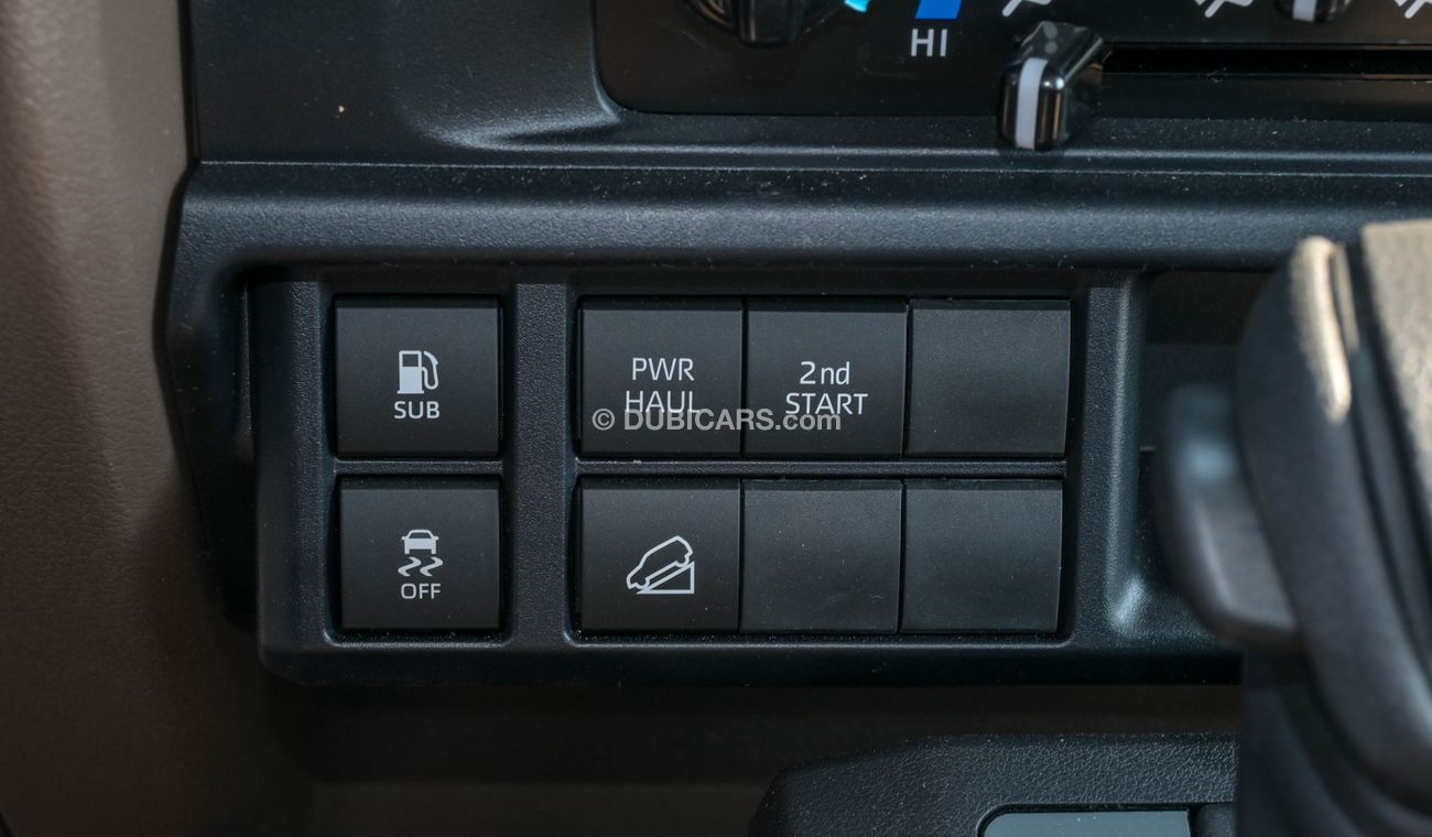 Toyota Land Cruiser Pick Up LC79 2.8L YM 2024 BASIC