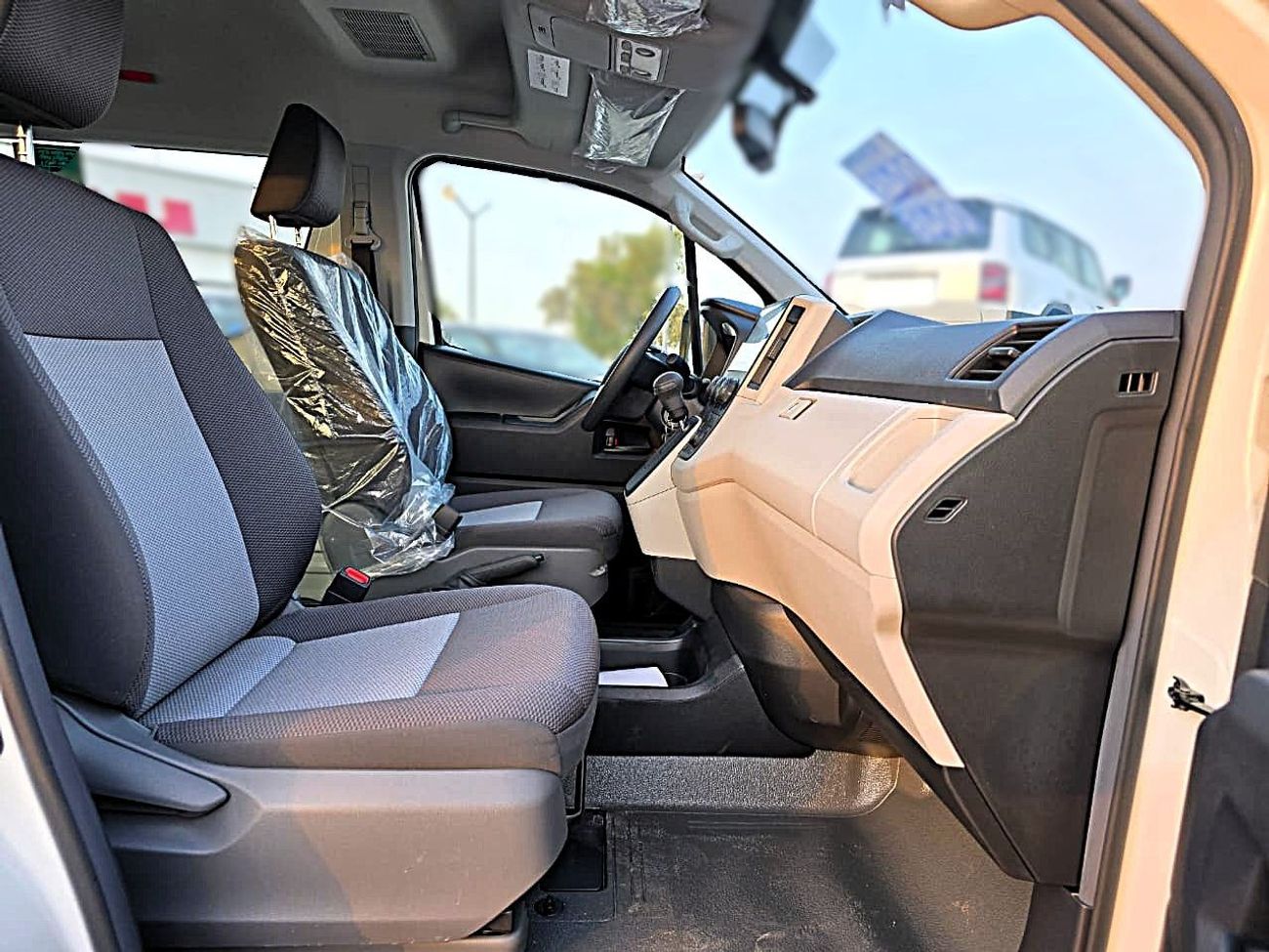 Toyota Hiace Toyota Hiace High Roof  Diesel  2.8L A/T With SunRoof 2025