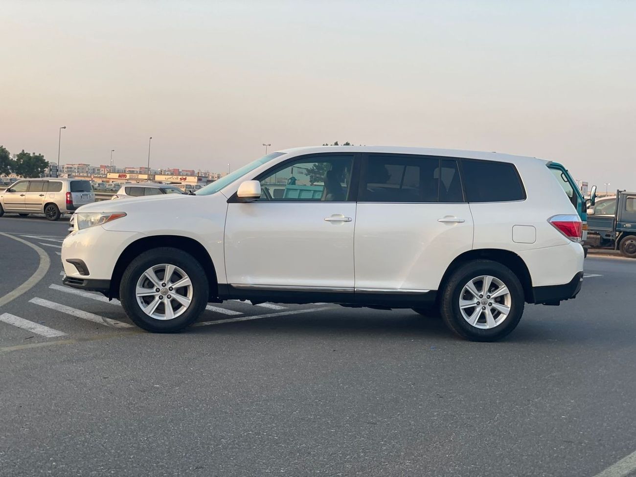 تويوتا هايلاندر 2012 Toyota Highlander LE+ MidOption - 3.5L V6 - 7 Seater - Fully Maintained - 90,000 Mileage
