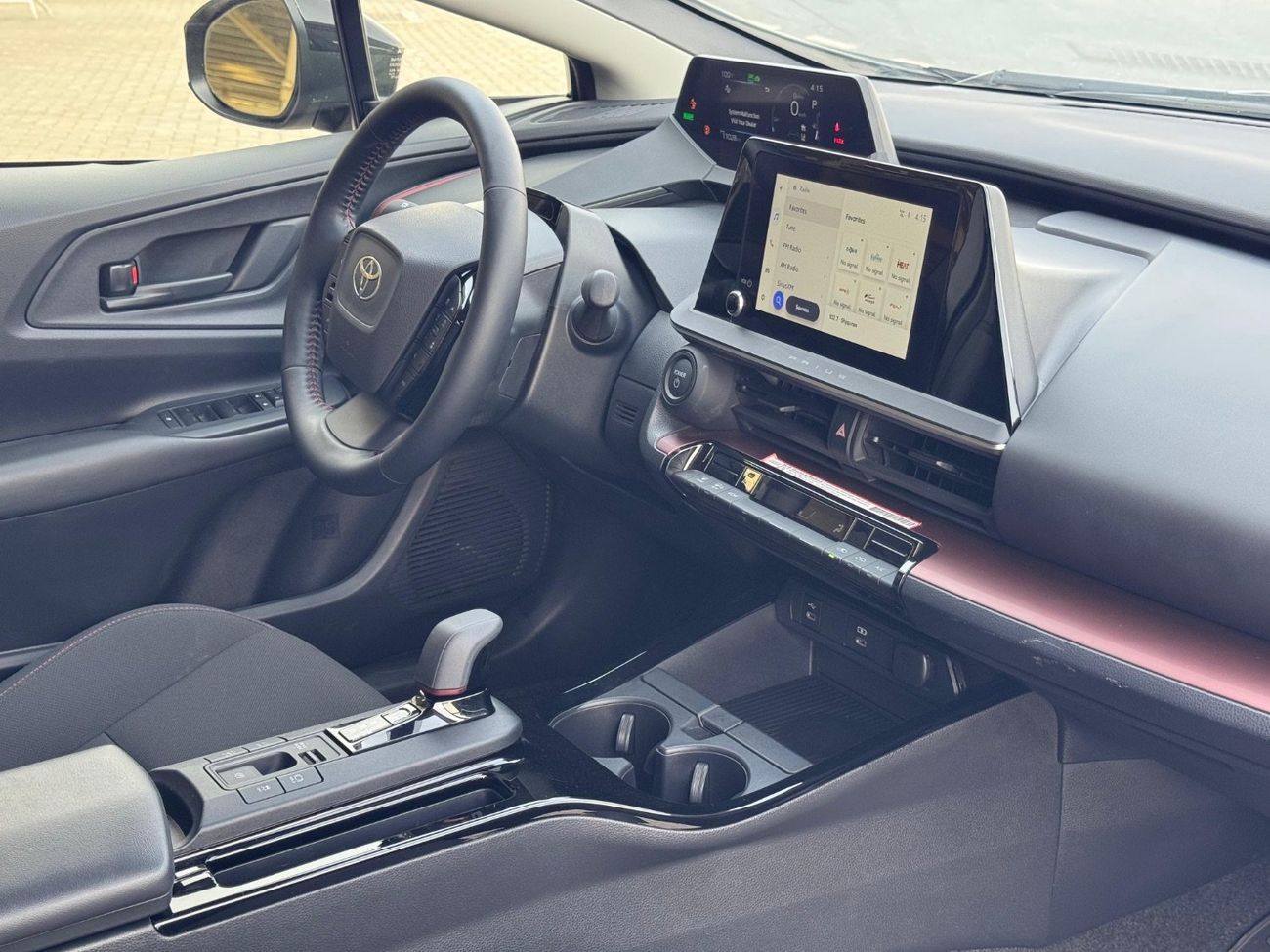 تويوتا برياس PLUG-IN HYBRID / 2.0L V4 /  1000KM RANGE / 72KM ON ELECTRIC ONLY/ RADAR / LINE ASSIST / BIG SCREEN