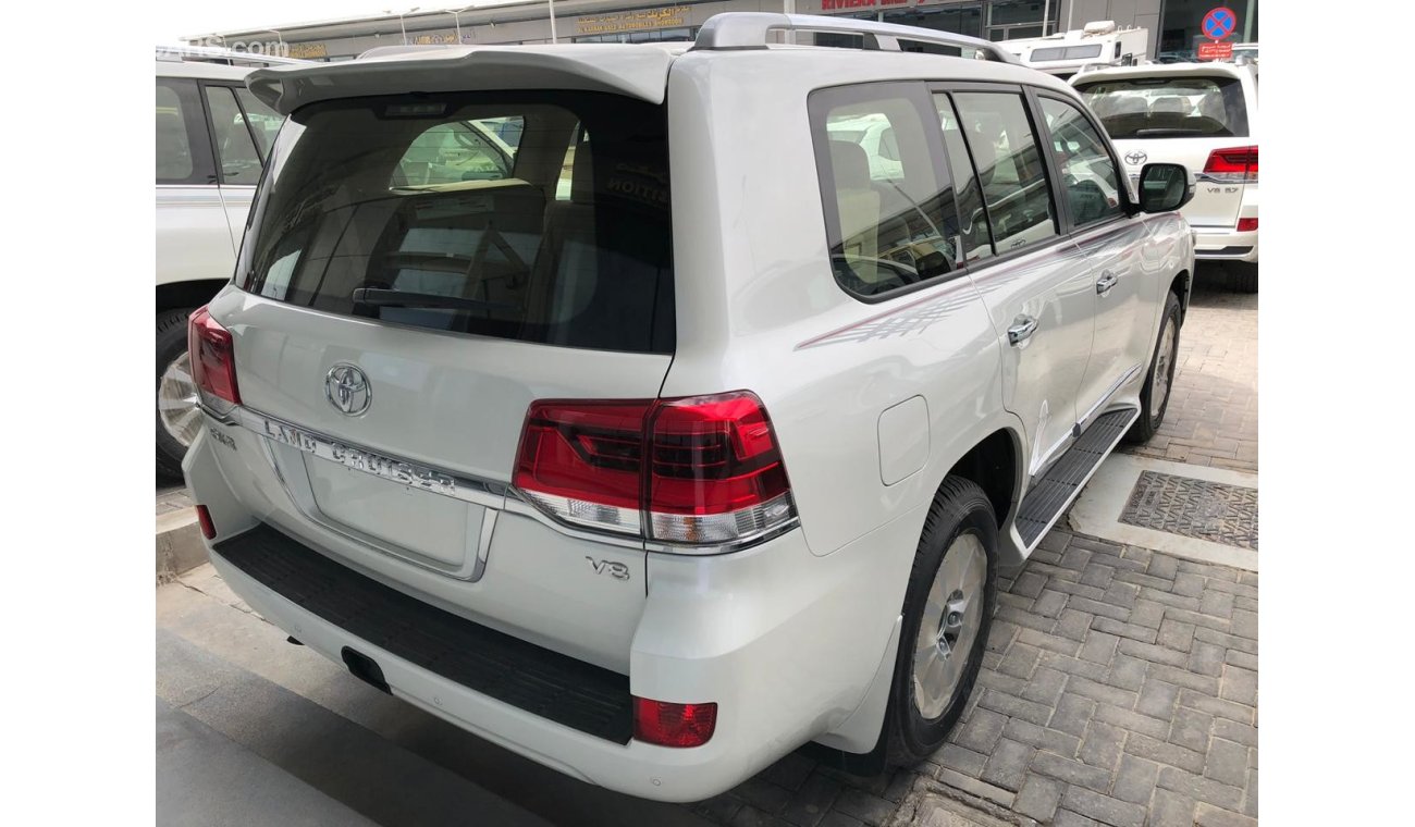 Toyota Land Cruiser GXR V8  2019 petrol