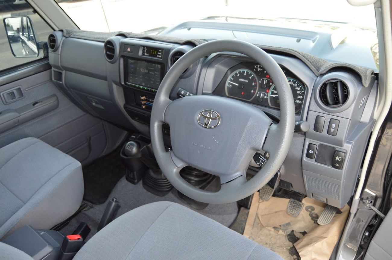 Toyota Land Cruiser Pick Up Diesel 4.5 Liter Right Hand Drive 5 Doors Manual Gear