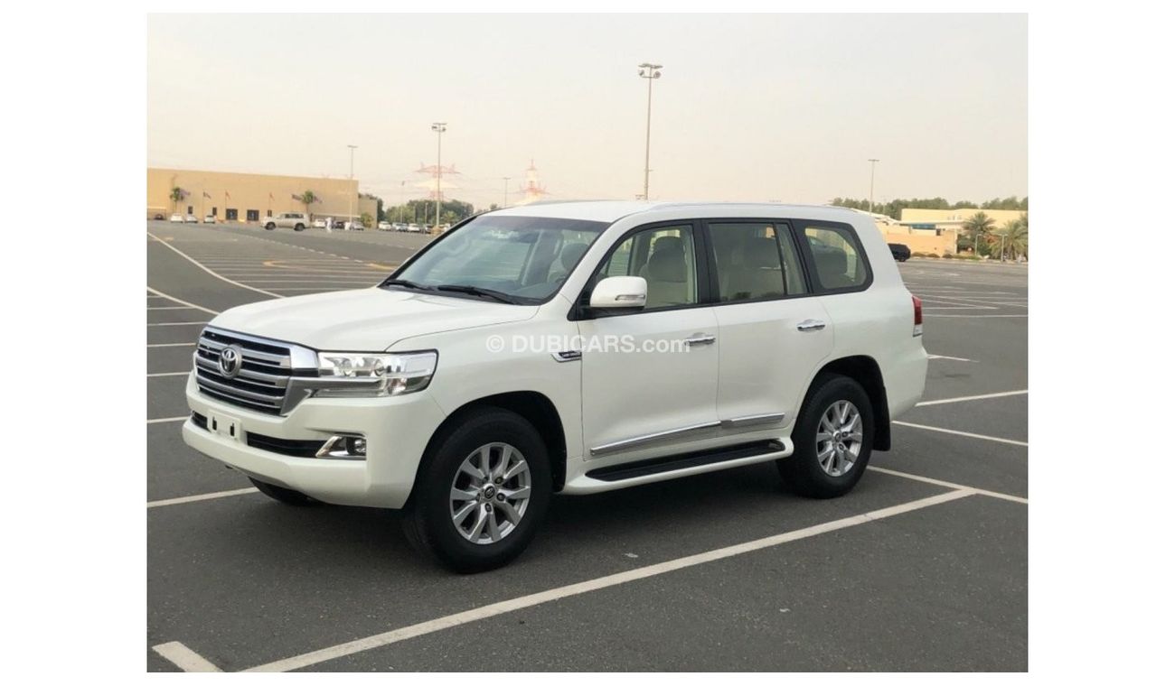 Toyota Land Cruiser GXR MODEL 2016 GCC CAR PERFECT CONDITION INSIDE AND OUTSIDE FULL ELECTRIC CONTROL STEERING CONTROL B