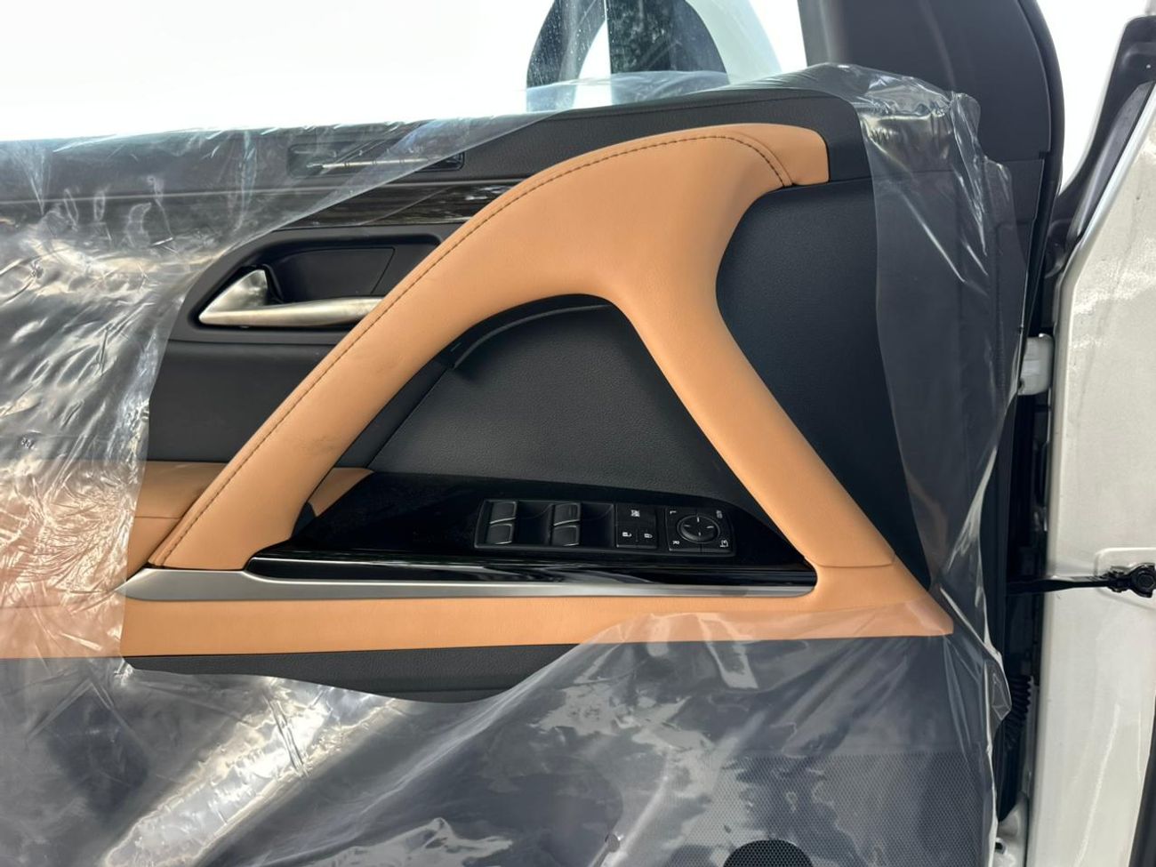 لكزس LX 700h Signature